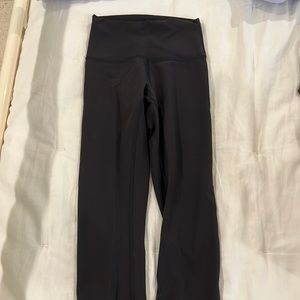Black Lululemon Wunder Under High-Rise Tight 25"
Full-On Luxtreme